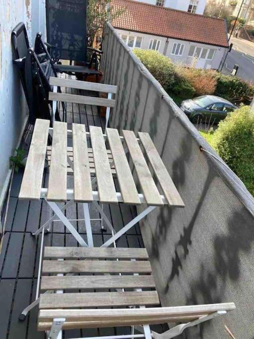 Stunning Arty Apartment In The Heart Of Clifton Bristol Eksteriør billede