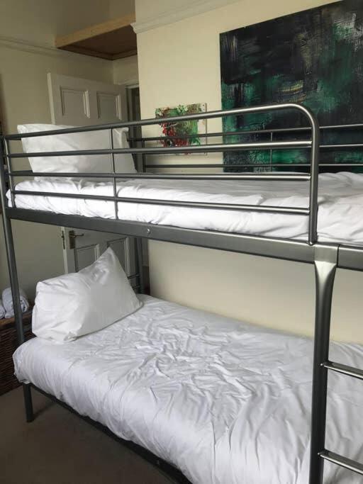 Stunning Arty Apartment In The Heart Of Clifton Bristol Eksteriør billede
