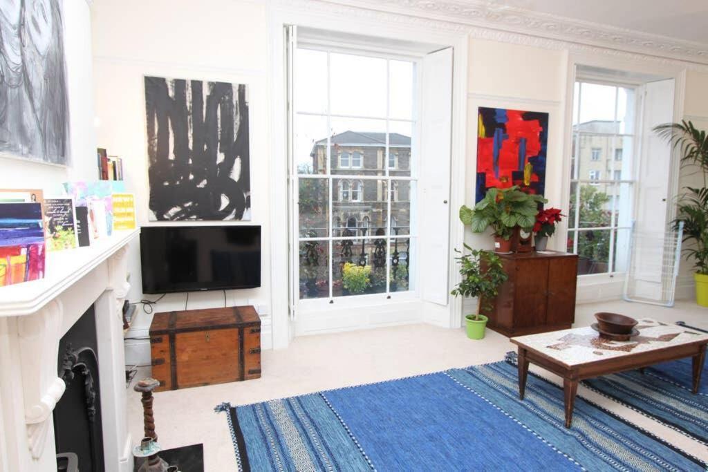 Stunning Arty Apartment In The Heart Of Clifton Bristol Eksteriør billede