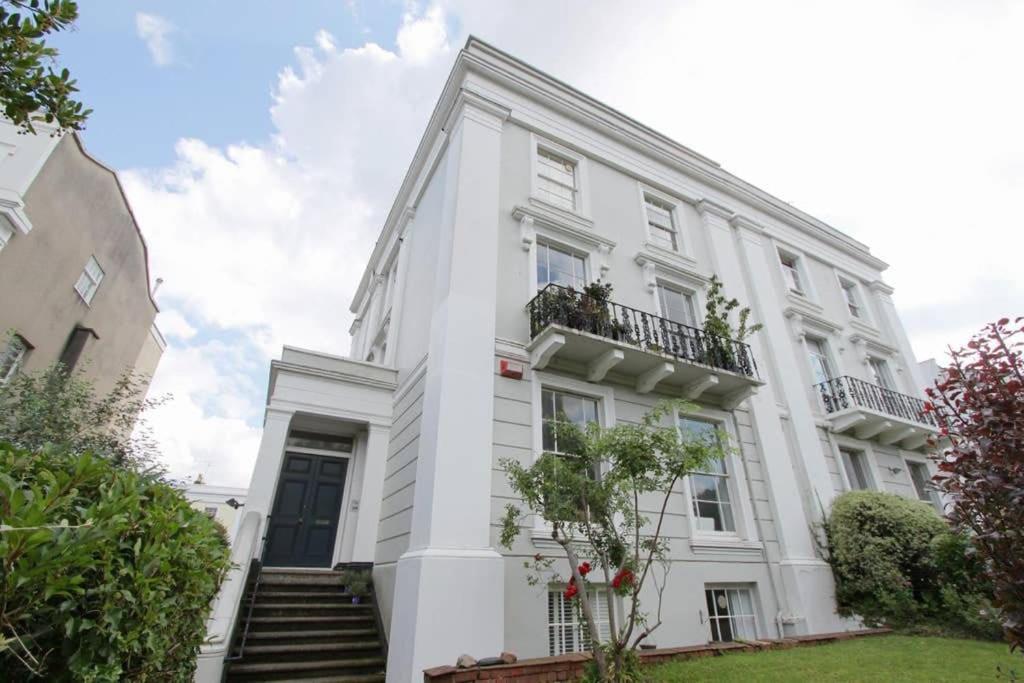 Stunning Arty Apartment In The Heart Of Clifton Bristol Eksteriør billede