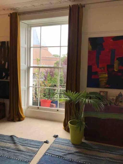 Stunning Arty Apartment In The Heart Of Clifton Bristol Eksteriør billede